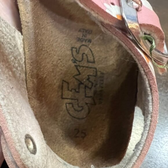Girl's pink flower sandals.  GEMS brand size 8.  In great condition. - Picture 4 of 4